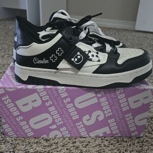 Black and White Retro Skate Sneakers